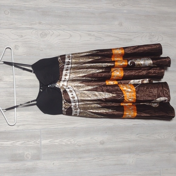 Beautiful Flowy Mini Dress - Picture 3 of 15